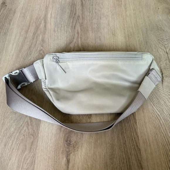 lululemon - belt bag - NWOT - Picture 4 of 4